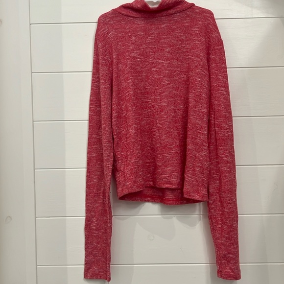 SO Sweaters - Cozy Red Medium Size Turtleneck Sweater Long-Sleeve